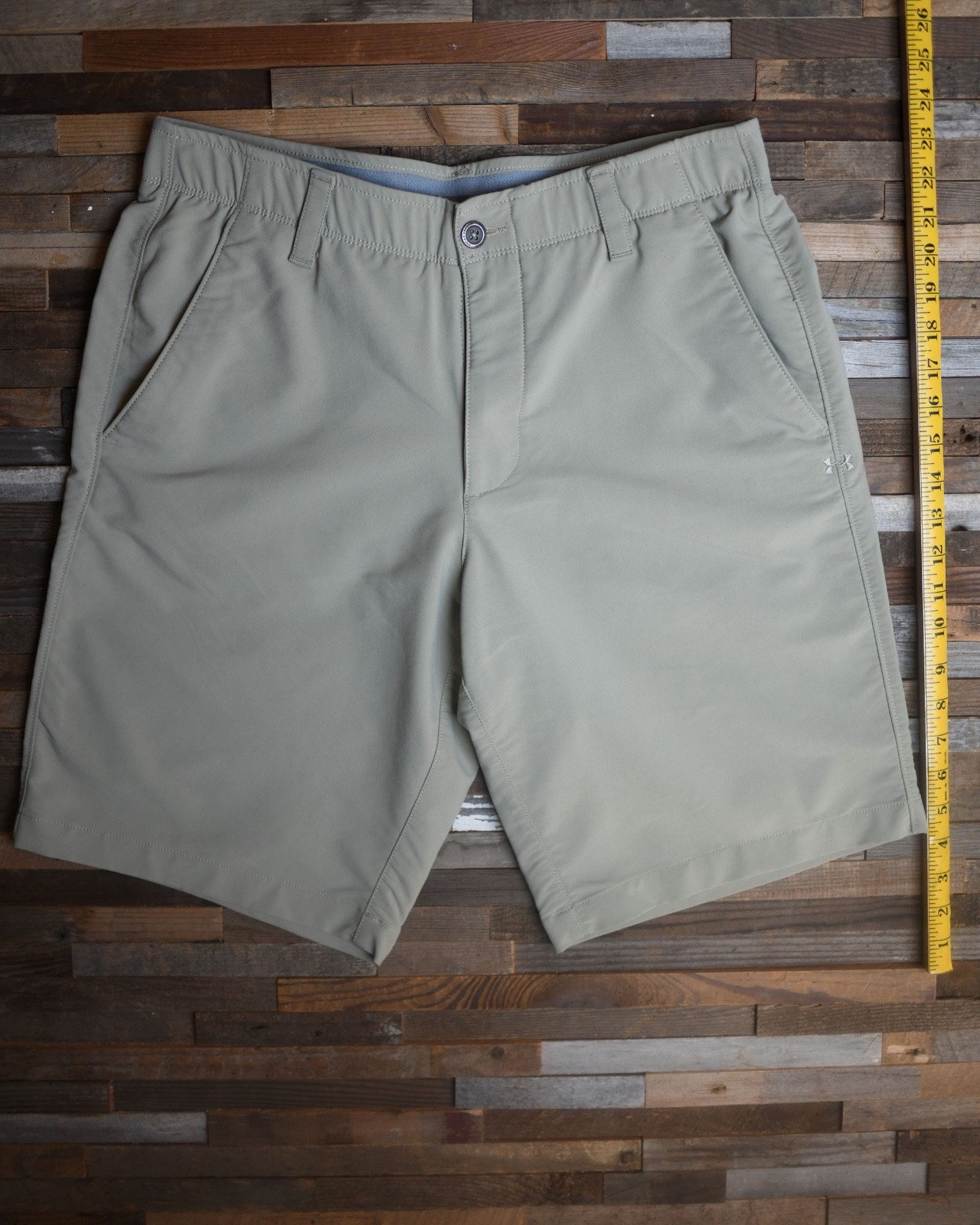 Under Armour Men 34 Loose HeatGear Golf Shorts Khaki Beige Tech Performance