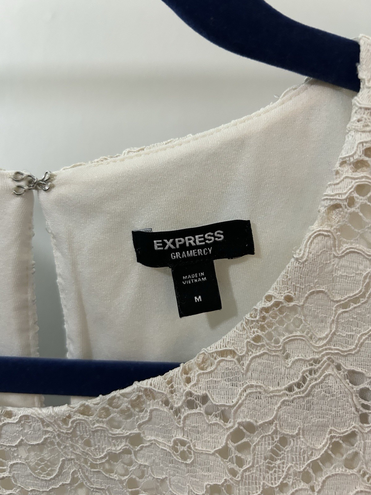 Express Gramercy Ivory Floral Lace Lined Scoop Neck Sleeveless Blouse Size M