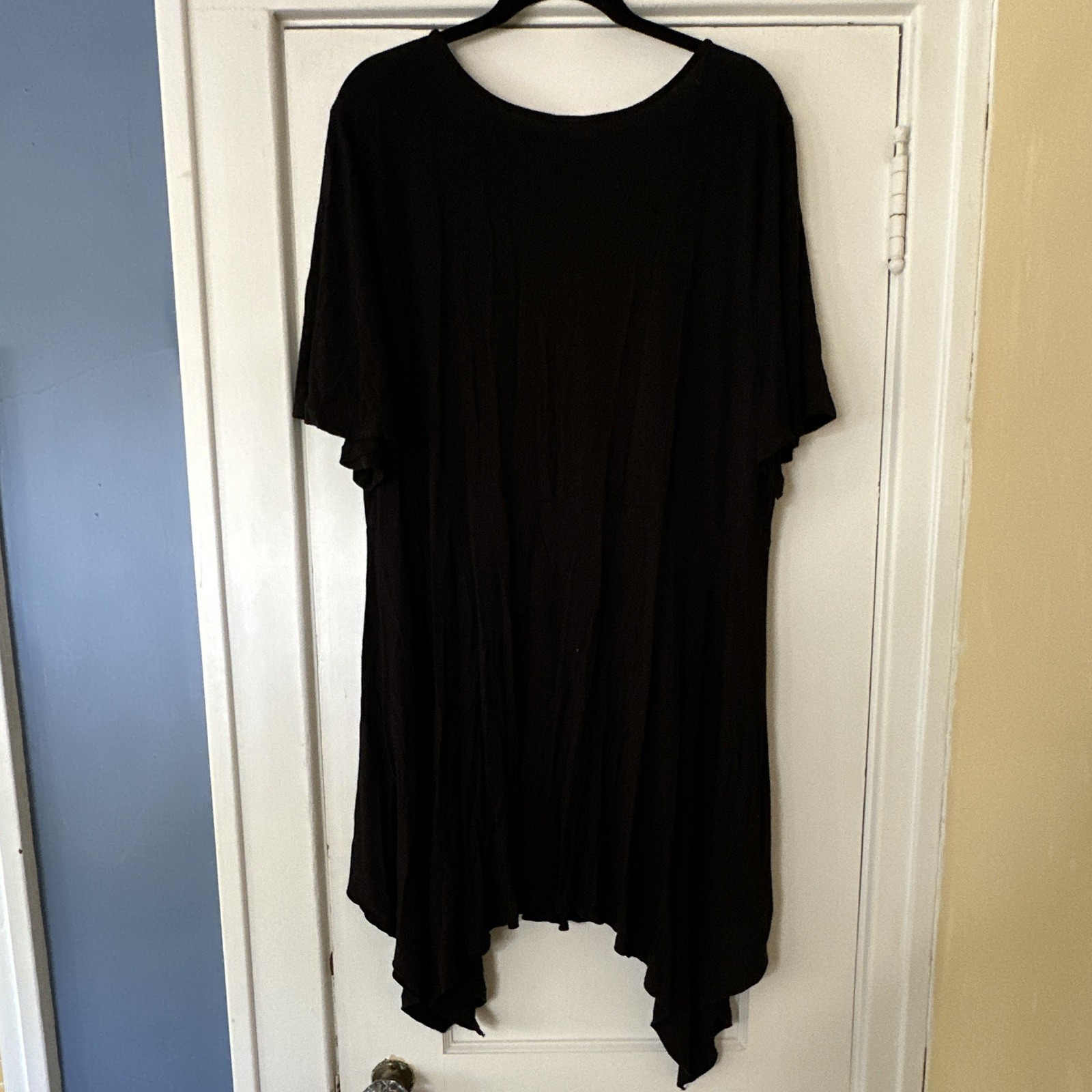 Torrid Black Ruched Front Batwing Short Sleeve Handkerchief Hem Knit Top 4