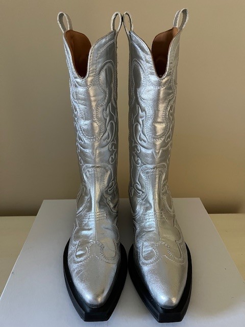 GANNI EMBROIDERED 4MM METALLIC LEATHER WESTERN BOOTS SIZE EU 38/ US 8 IN SILVER