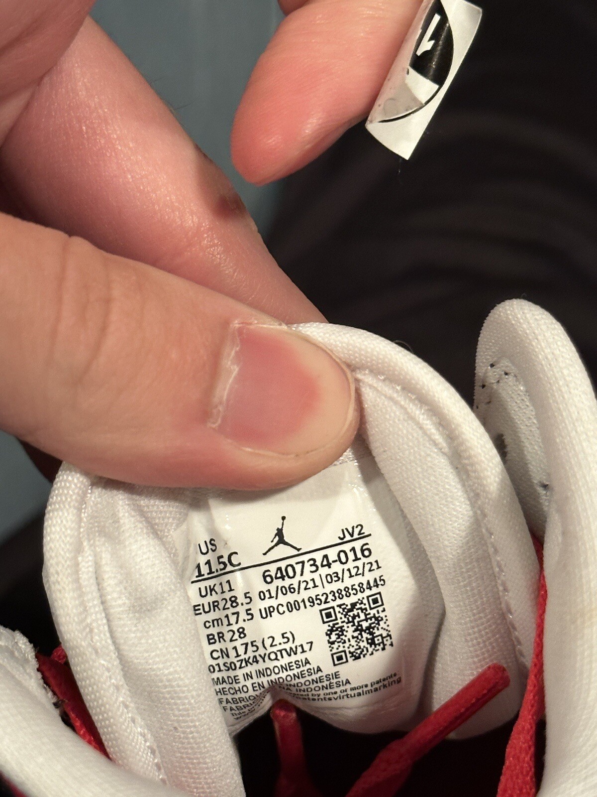 Size 11.5C – Nike Air Jordan 1 Mid Very Berry Red Black White 640734-016