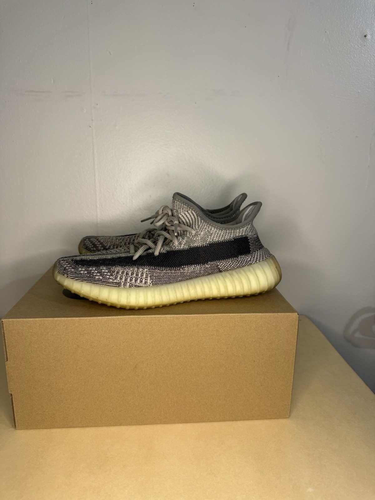 adidas Men’s Yeezy Boost 350 V2 Zyon Sz 8 Used