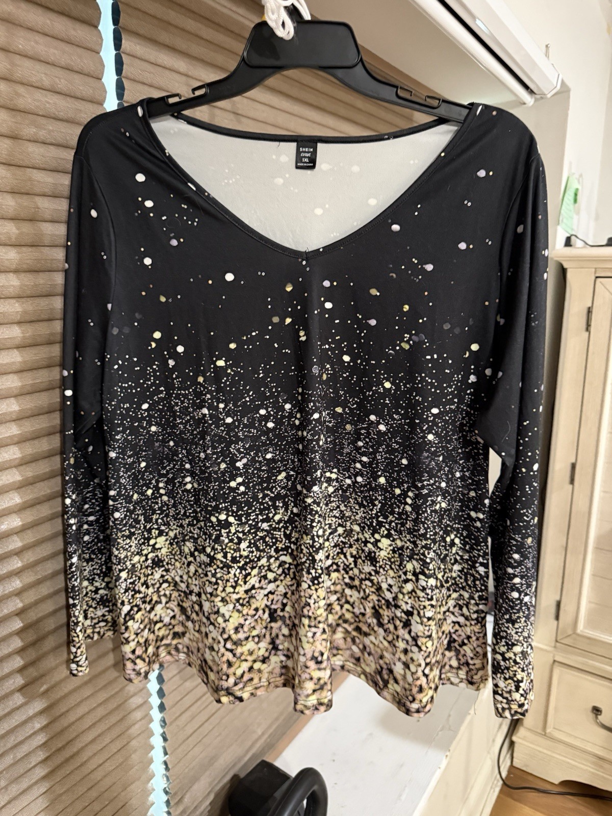 SHEIN Curve Women’s Black 1XL Plus Splatter Print V-Neck Long Sleeve Top