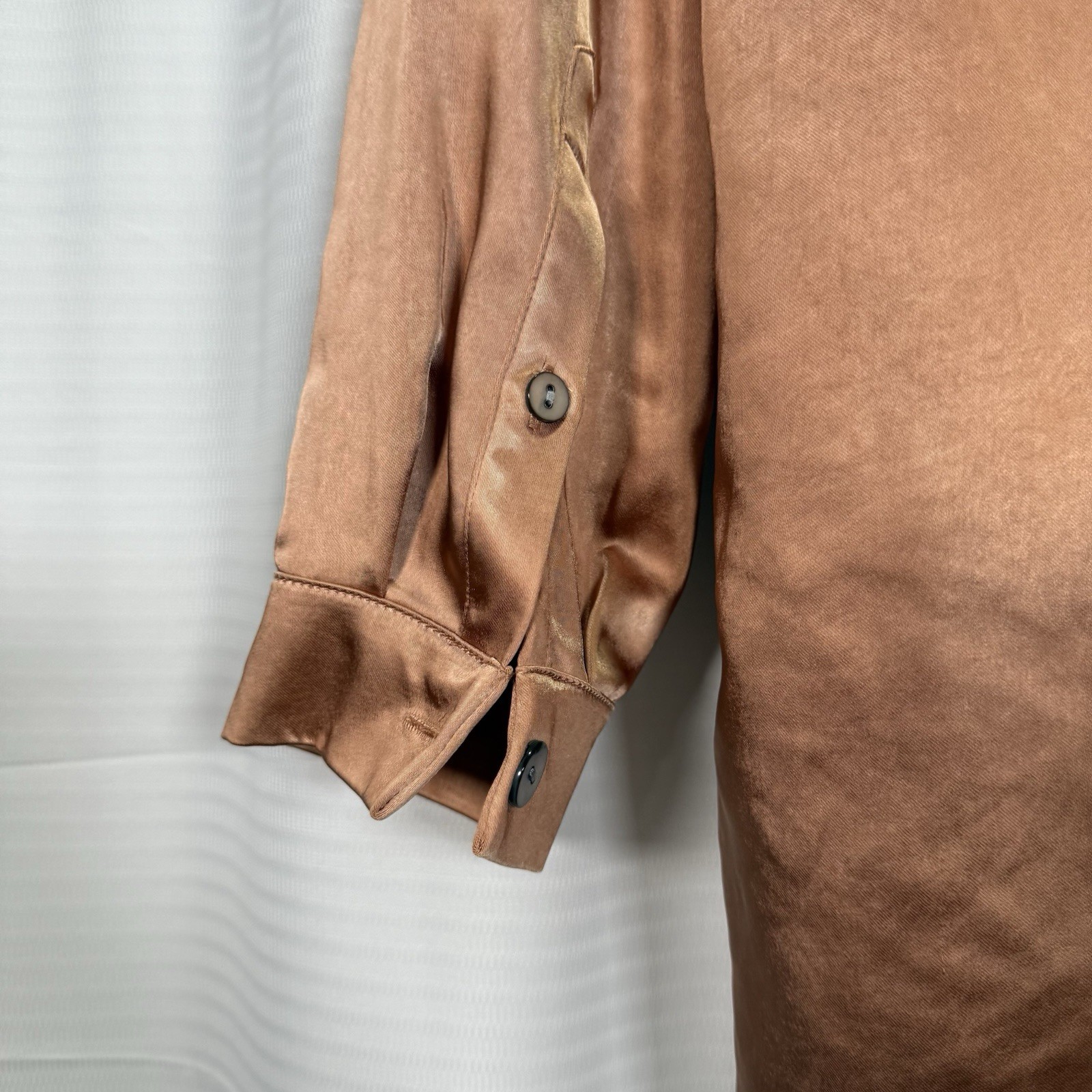 John Mark Satin Woven Button Front Point Collar Long Sleeve Womens Size L NWT