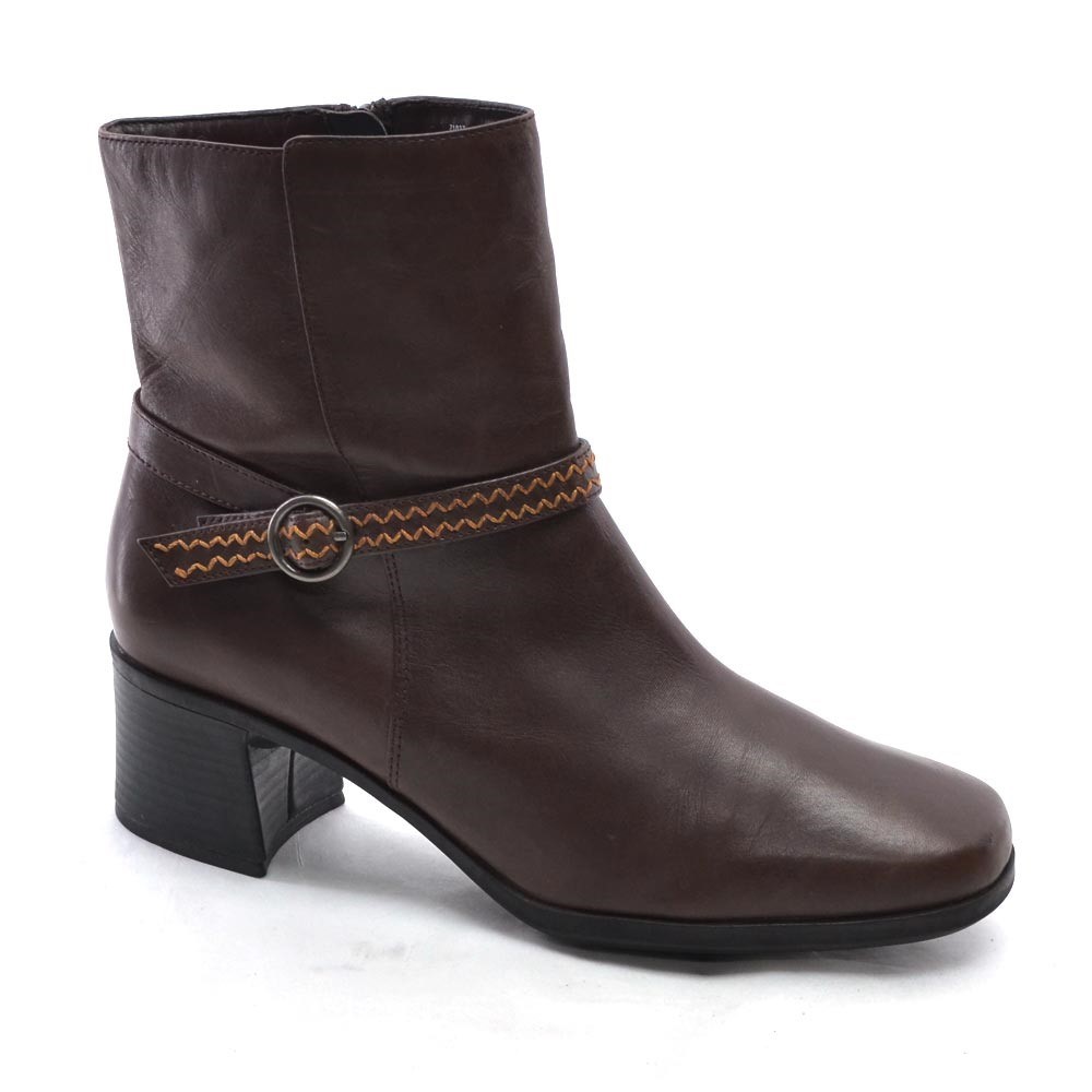 Ladies Clarks Buckle Zip Ankle Boot 10 M Brown Leather Chunky Heel Booties Shoes