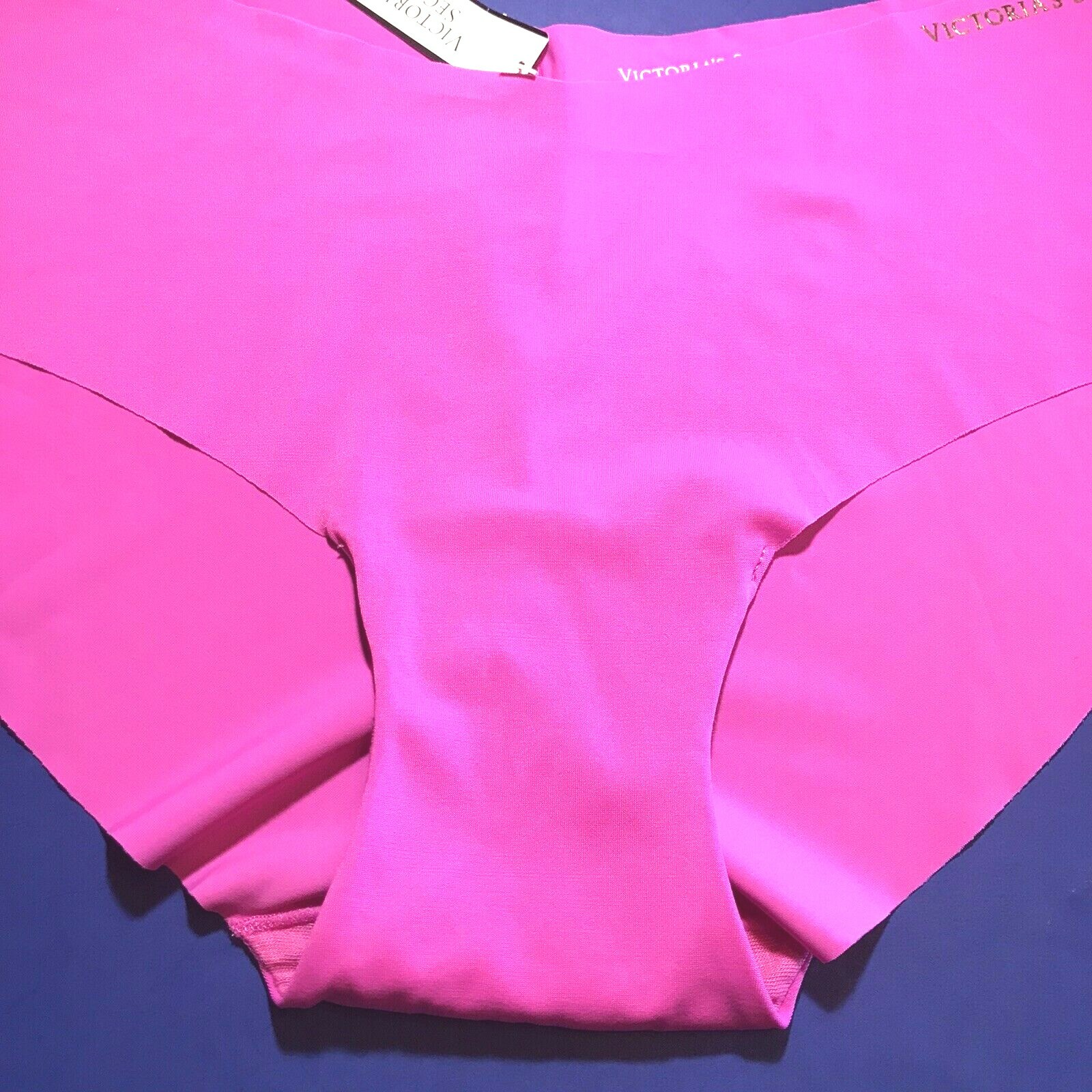 Victoria’s Secret Women’s MEDIUM No Show Hipster Panties Underwear-Fuchsia Pink