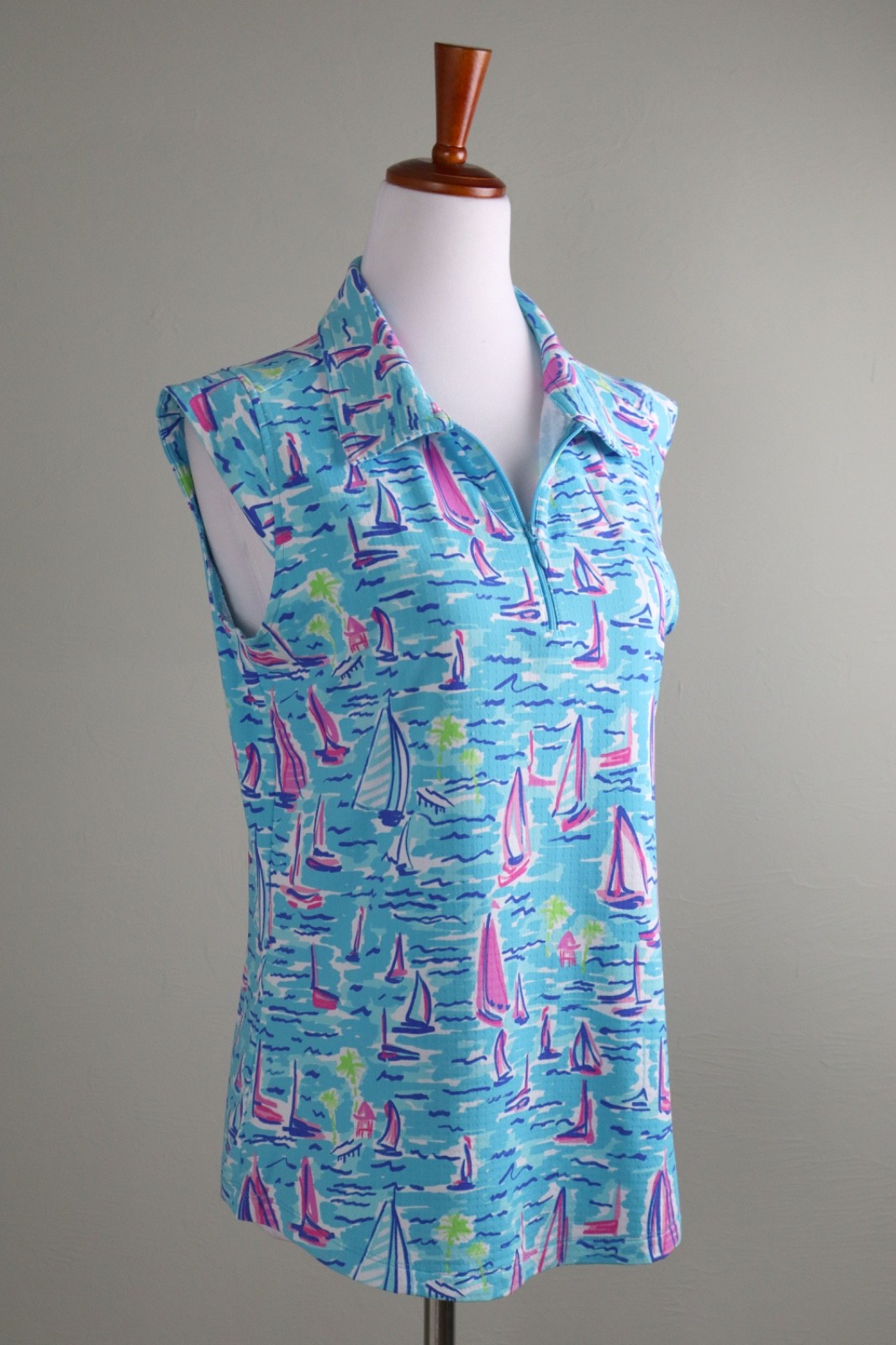 IBKUL $89 Sailboat Stretch Cap Sleeve 1/2 Zip Athletic Golf Top Size Medium
