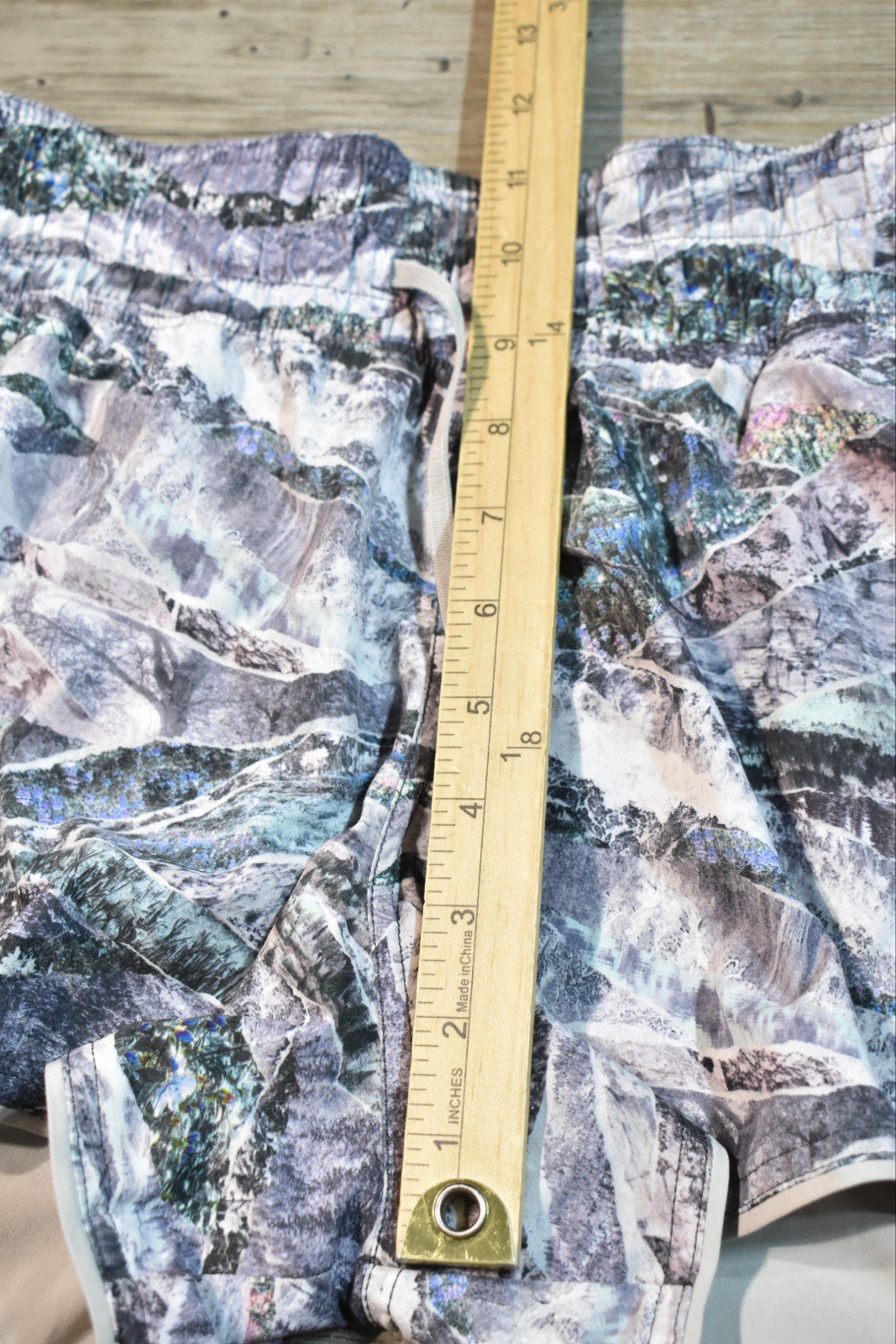 Lululemon Choose A Side Short 3″ Size 4 Springscape Multi French Clay SS-1876