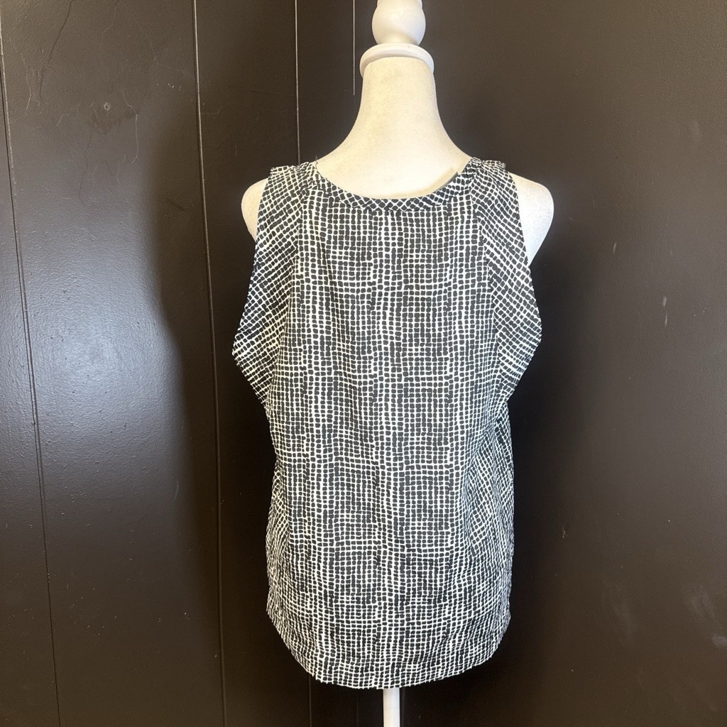 Audrey 3+1 Black & White Geometric Sleeveless Blouse | Minimalist