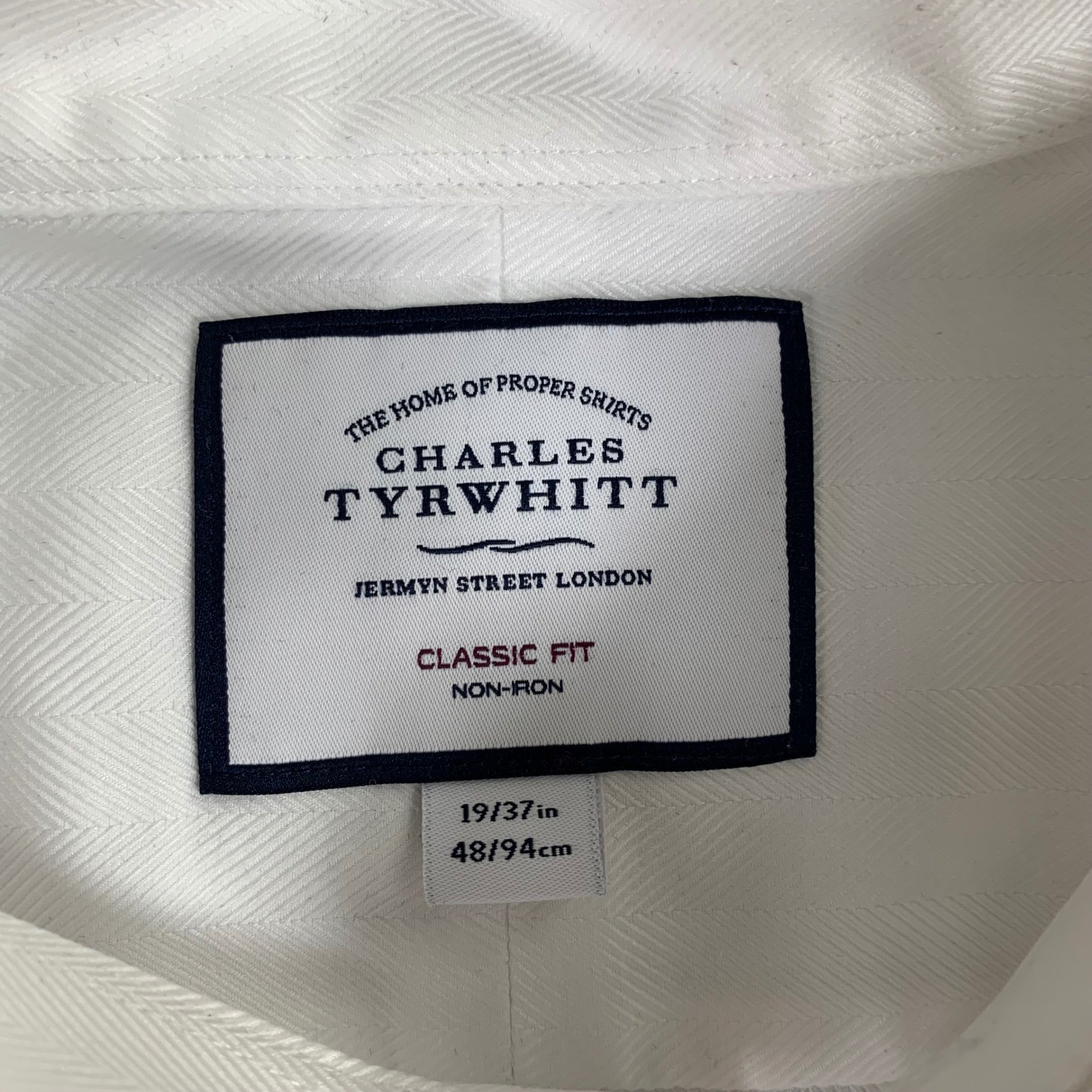 Charles Tyrwhitt Dress Shirt Mens 19/37 White Herringbone Classic Fit Non-Iron