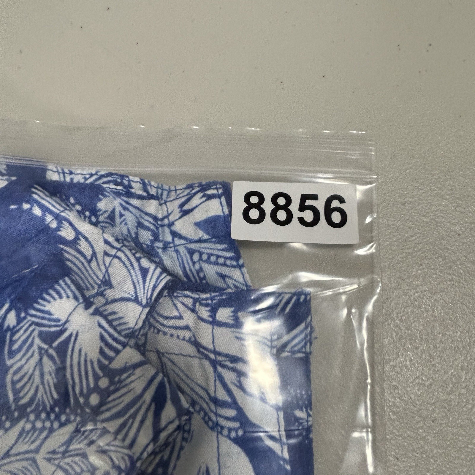 J McLaughlin Sleeveless Top Women Size Large Blue Floral Casual Silk Blend