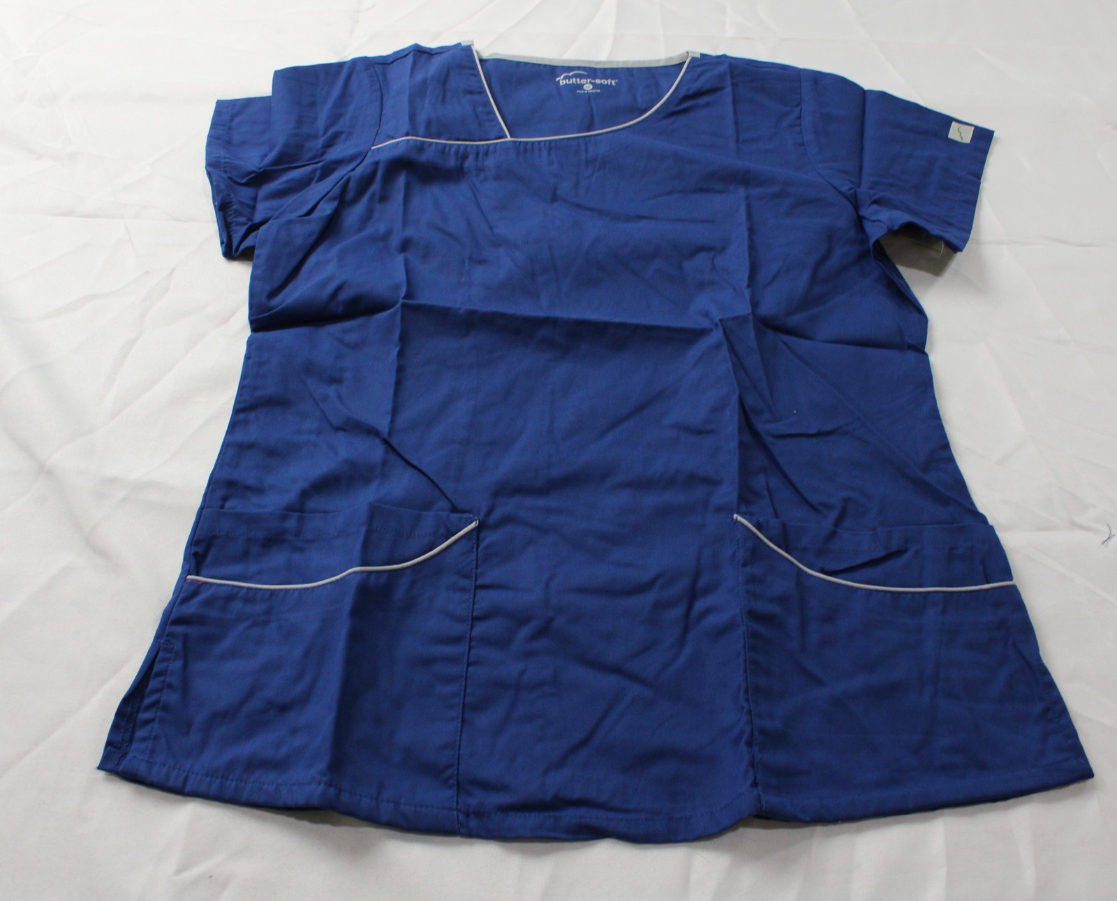Butter-Soft Women’s 4-Pocket Asymmetrical Neck Scrub Top MS7 Blue Medium NWT