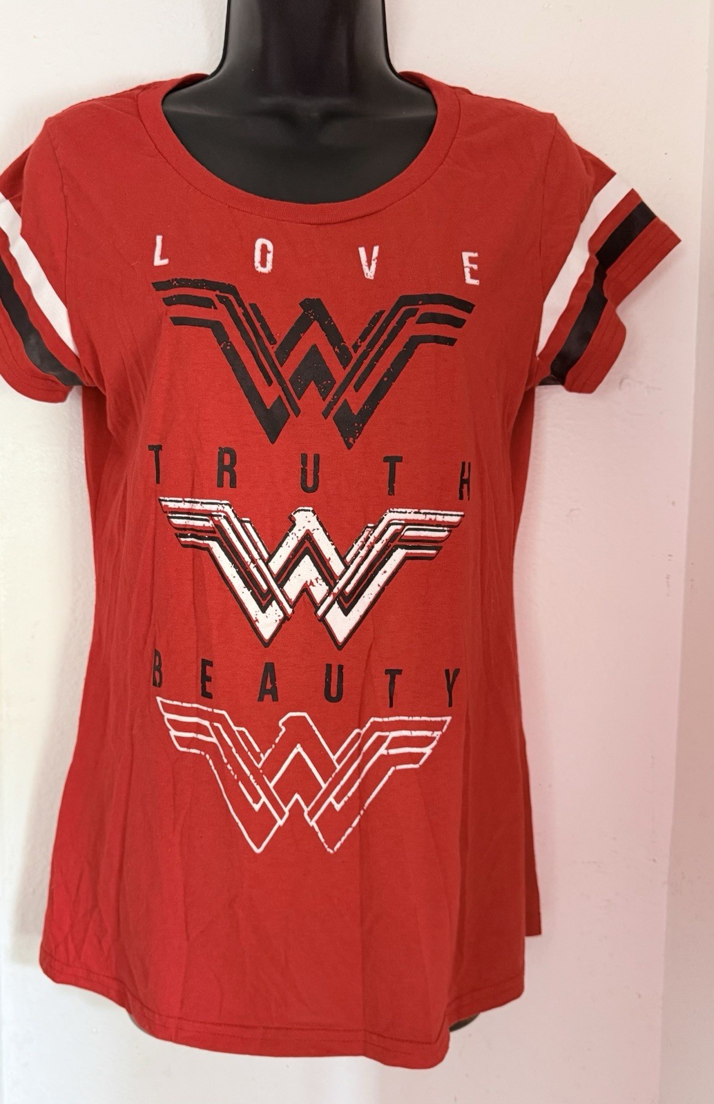 Wonder Woman Red ‘Love Truth Beauty’ Graphic Tee XL Juniors Women