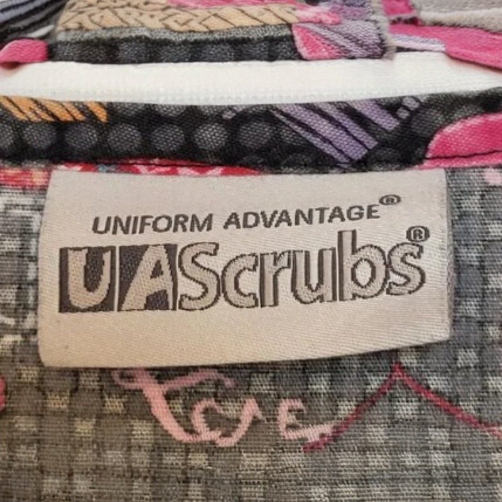 UA Scrubs Medium Whimsical Top V-Neck Side Slits Double and Single Pockets