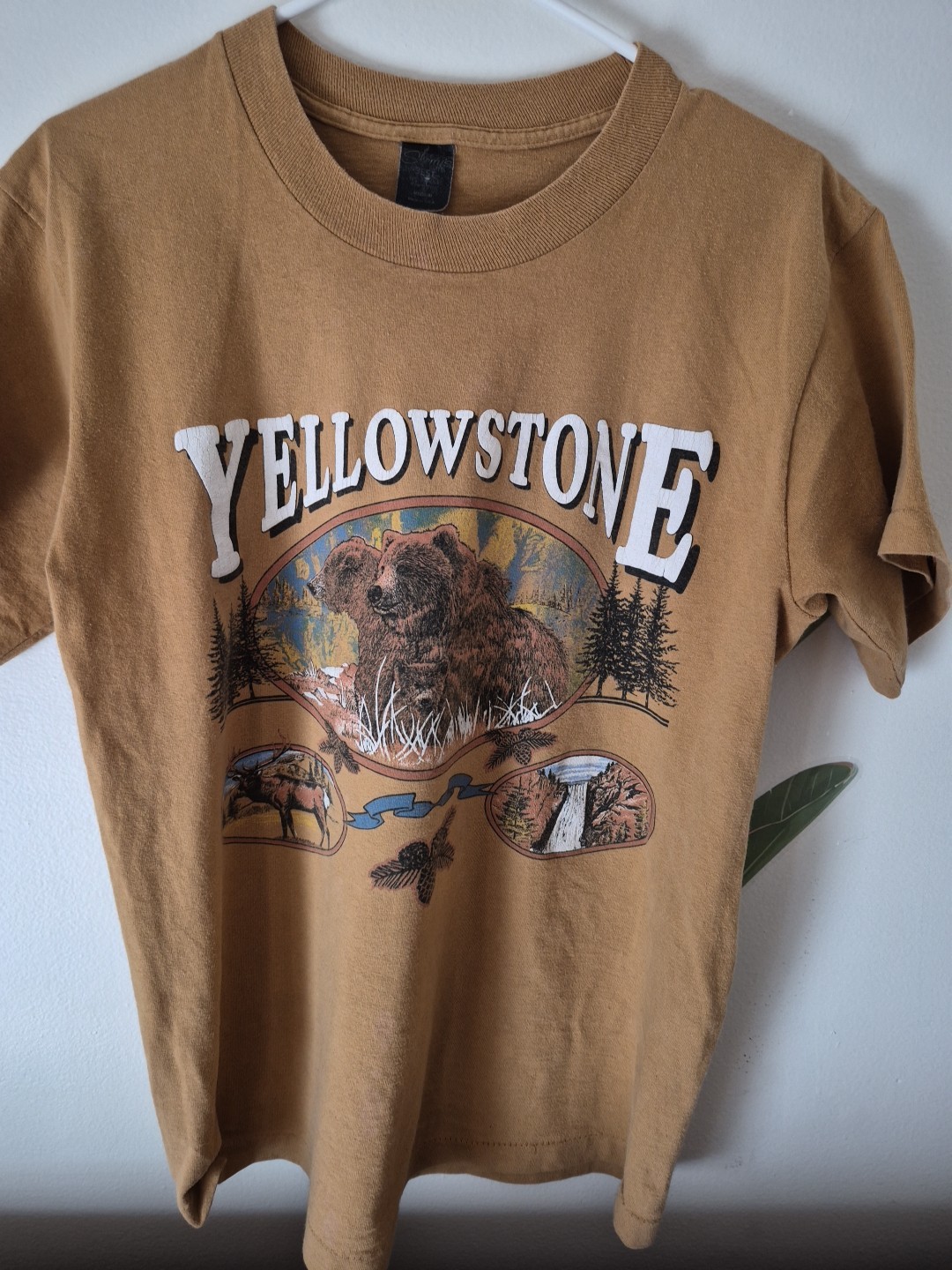 Vintage Sherry’s Best Yellowstone Tshirt Medium