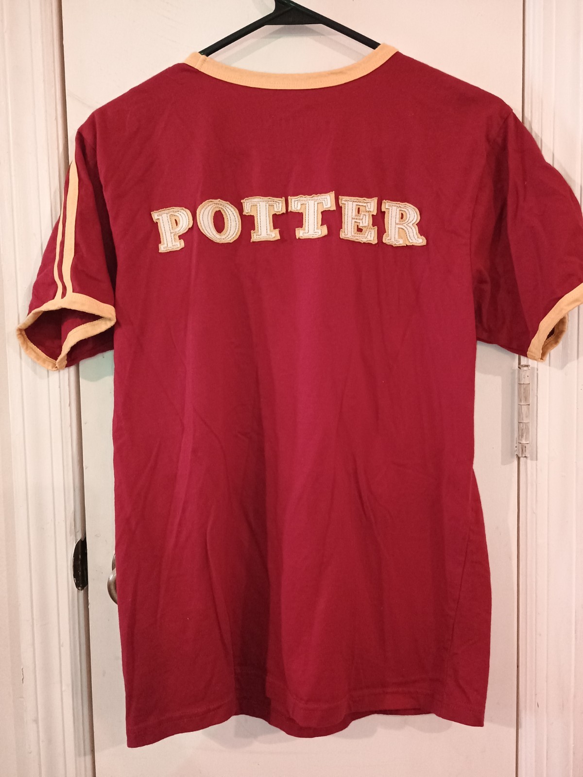 Harry Potter Gryffindor 07 Quidditch Men’s Medium Maroon Short Sleeve T-Shirt.