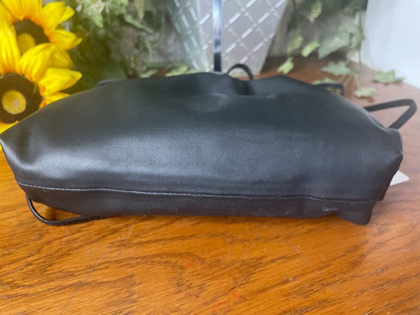 NWT QUINCE ITALIAN LEATHER POUCH CROSSBODY CLUTCH BAG BLACK HANDBAG MSRP $130