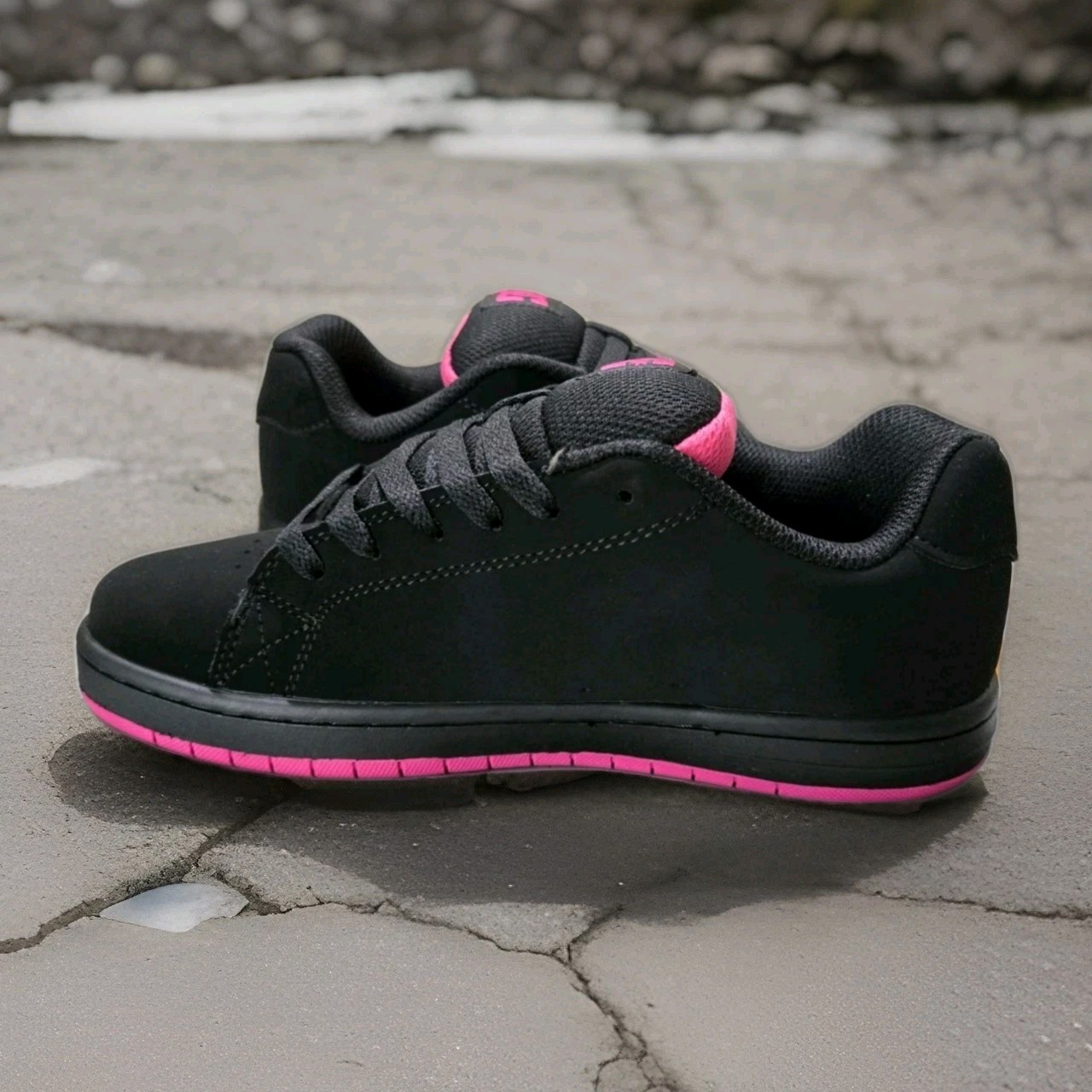 Women’s DC Gaveler – Black/Pink