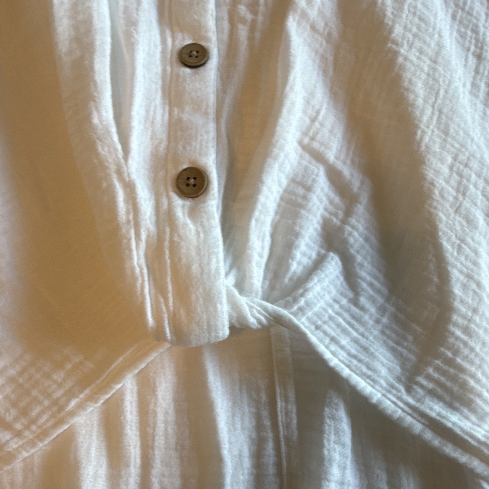Munchlunchlounge Maternity M White V-Neck Button Blouse Long Sleeve