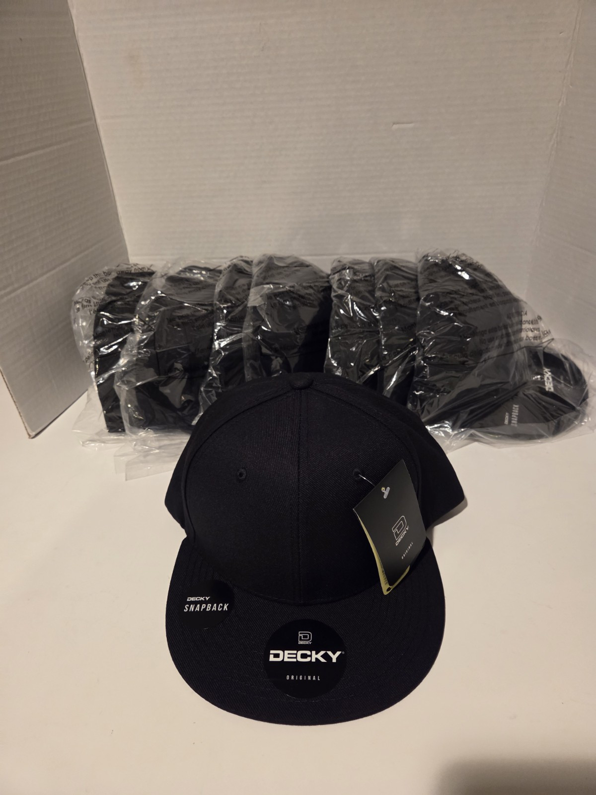 Decky 351 – Blank 2-Tone Snapback Hat, 6 Panel Flat Bill Polyester Black
