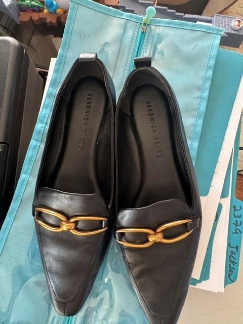VERONICA BEARD Black Loafer