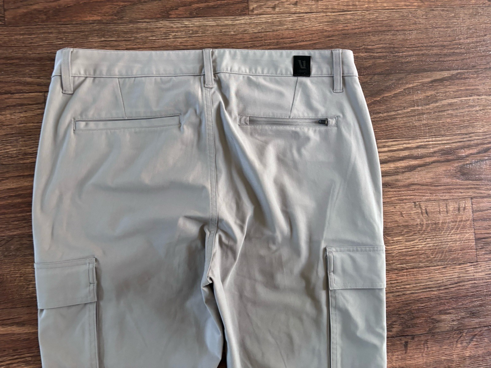 Vuori Men’s Meta Everyday Performance Cargo Pants Joggers 33 Brown