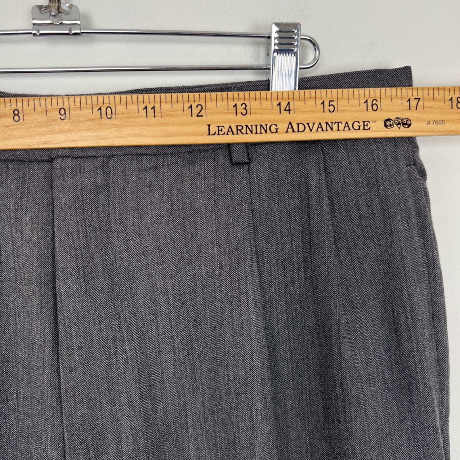 Jos A Bank Mens Charcoal Gray Herringbone Suit 2 Piece 2 Button Jacket Pants L40