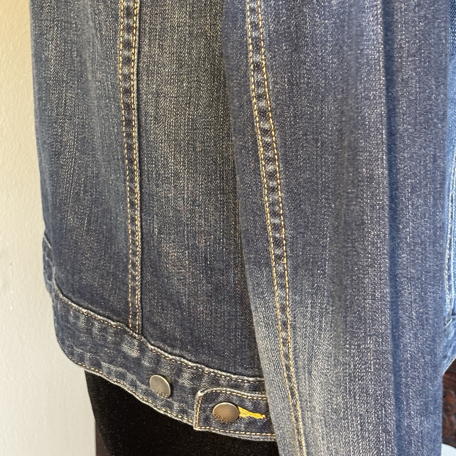 Gap 1969 Icon Denim Jacket Nice Blue Wash Size Medium 99% Cotton 1% Spandex