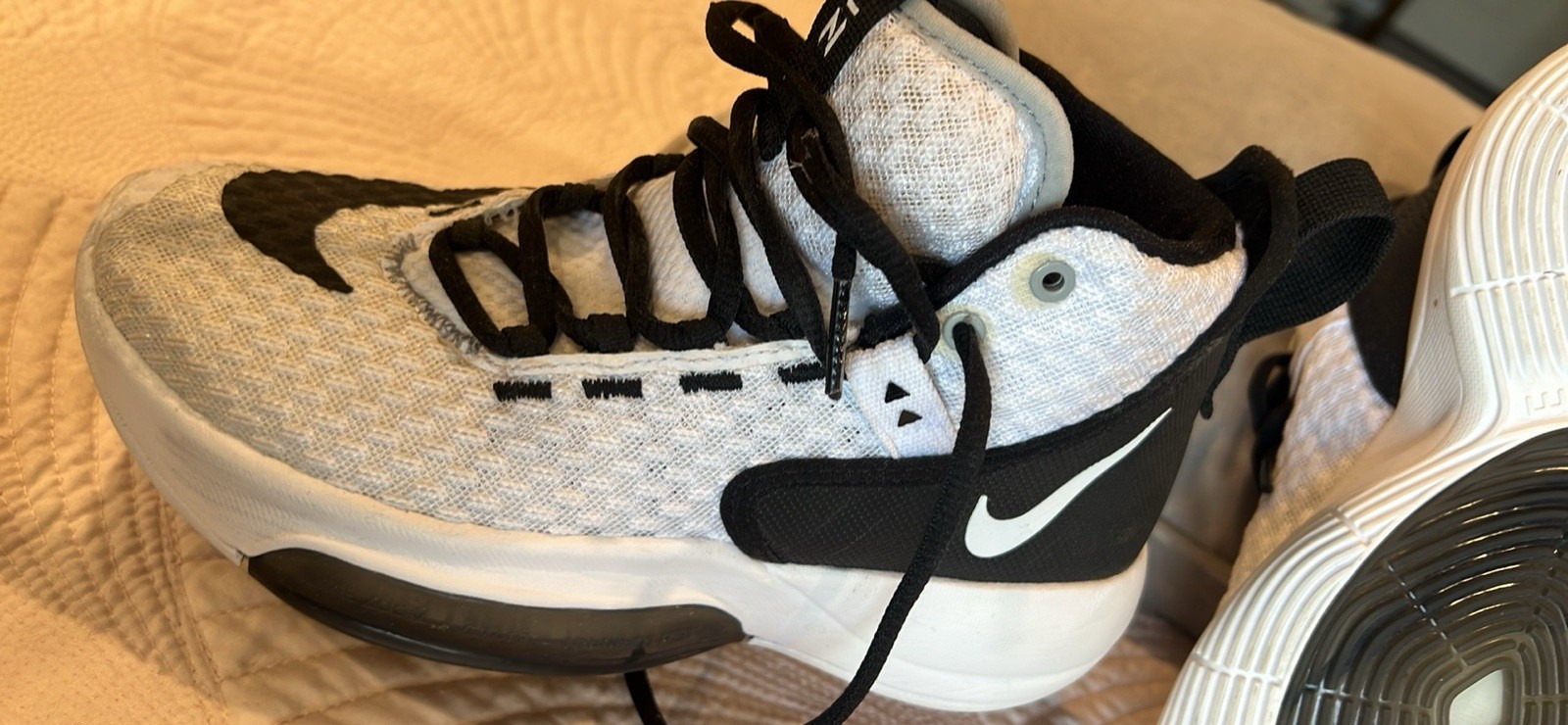 Nike Boys Basketball Low Top Lace-Up Sneakers White/Black US 4.5 BQ5468-100