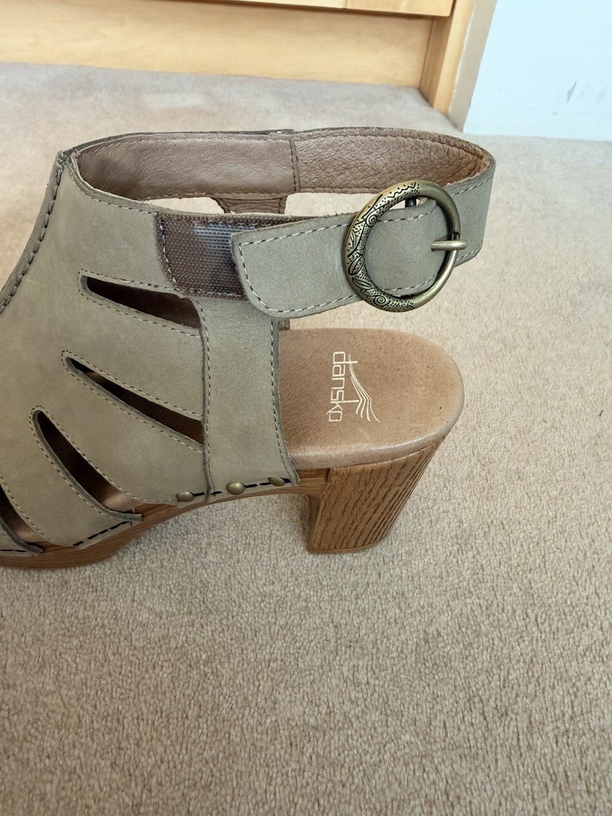 Dansko Strappy Sandals Size 38 Taupe
