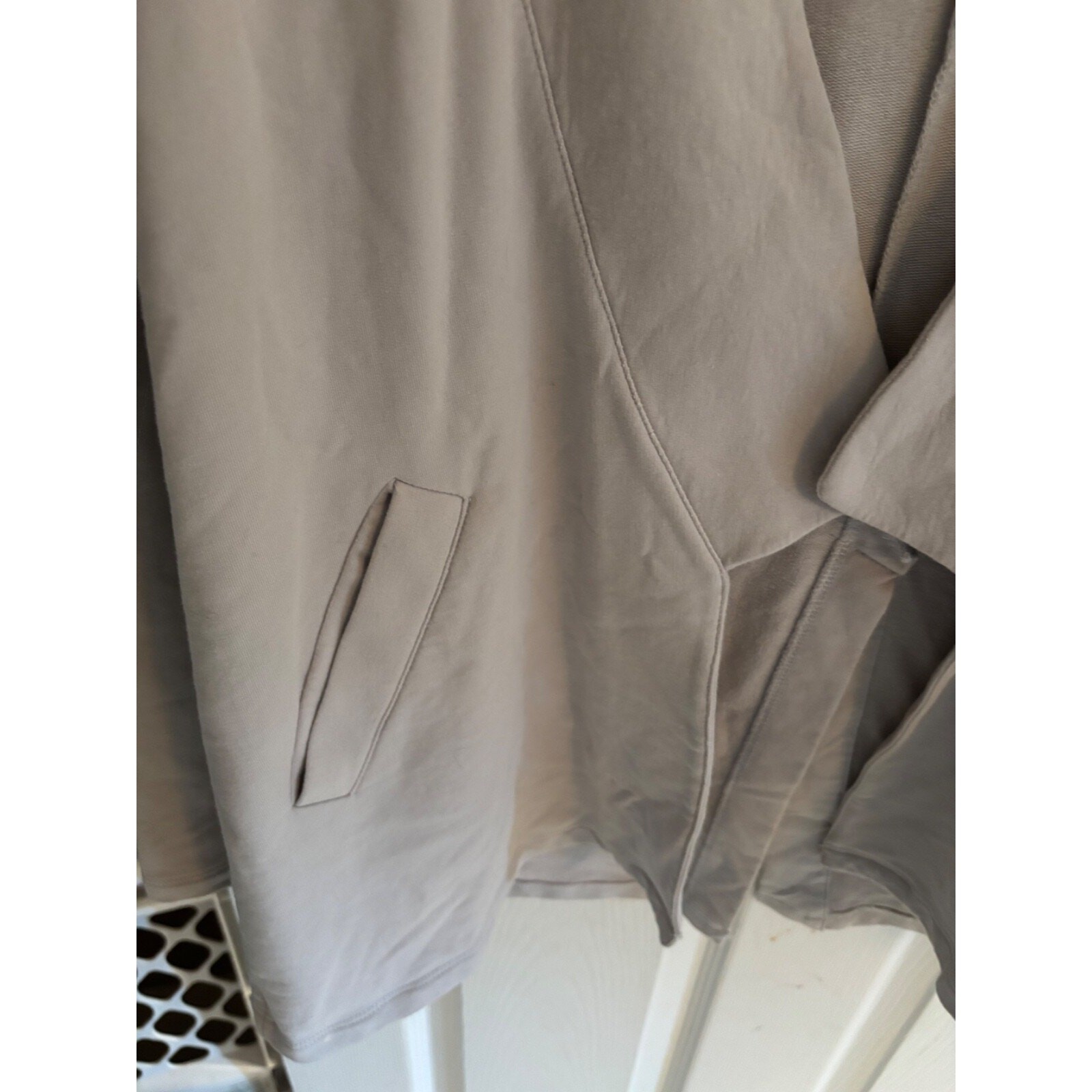 Lilla * P L/S Biege Collared Flap Over Top w/Slash Pockets Size XL