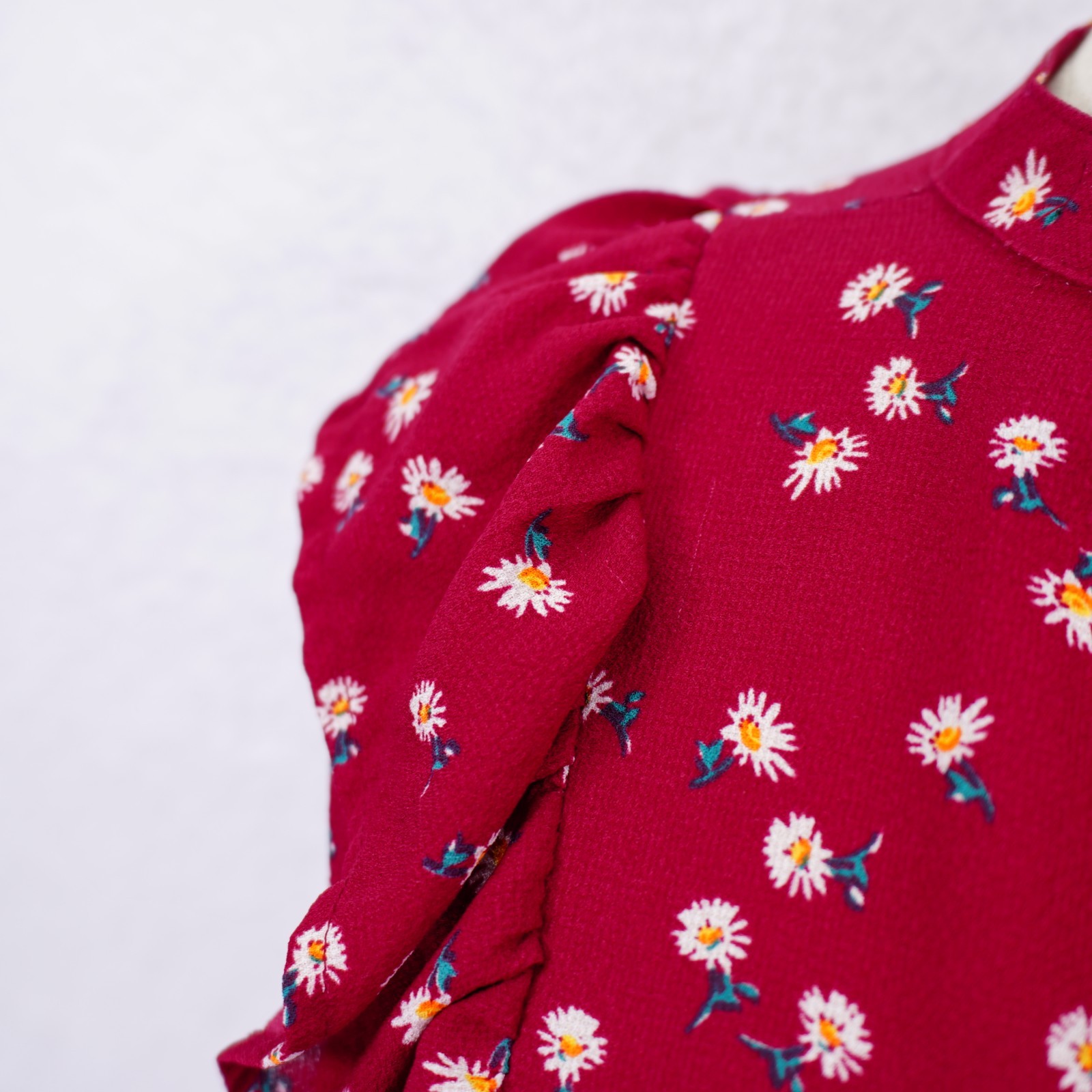 Forever 21 -Small- Red Floral Blouse Top Fluttered Top Button Keyhole Crew Neck