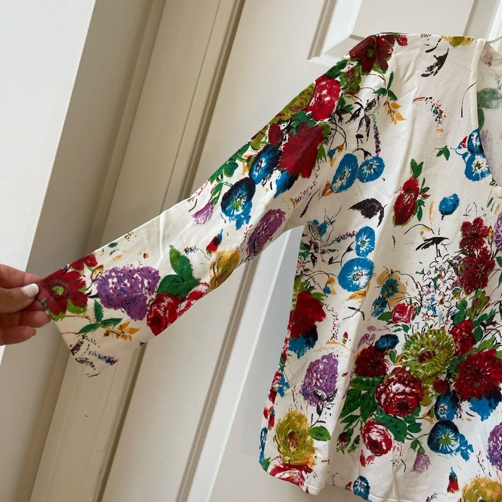 Mechant Floral Rosette Top 3/4 Length Sleeve XL