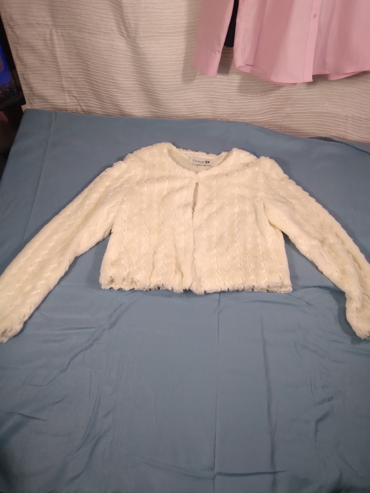 Forever 21 Textured Faux Fur Cropped Jacket Sz M