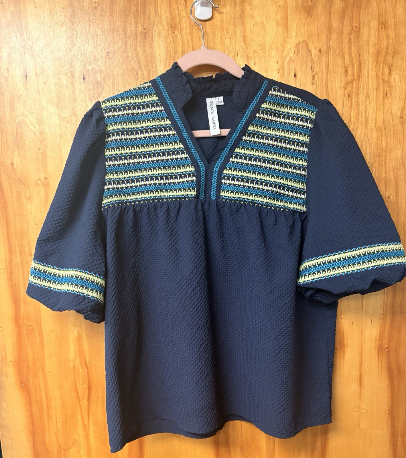 Grace + Karma Women’s L Regular Navy Solid V-Neck Puff Sleeve Embroidered Blouse