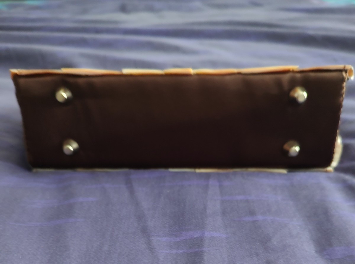 Mod Design Brand Shell Purse