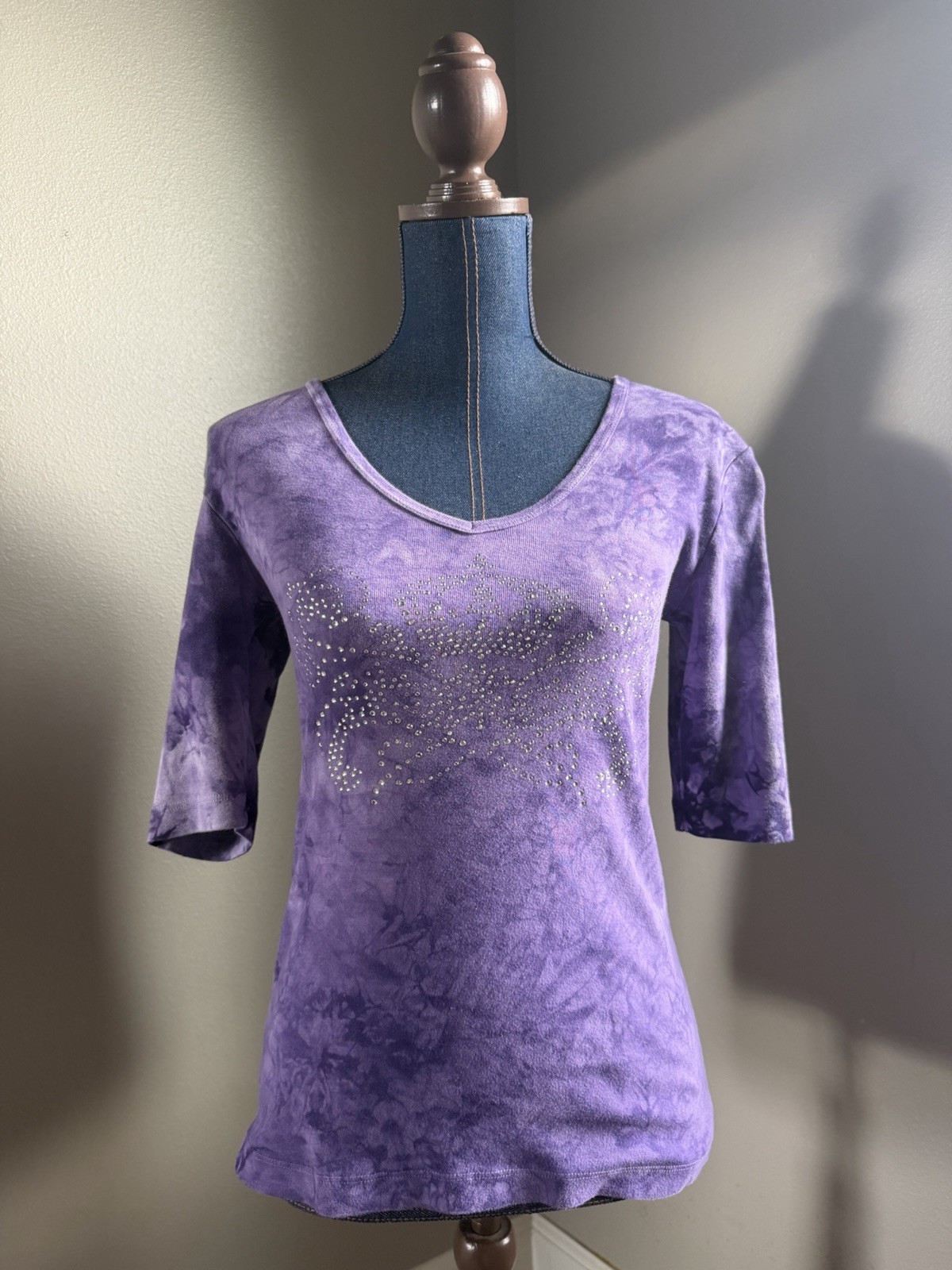 purple tie dye mid sleeve top w/ rhinestone crown motif