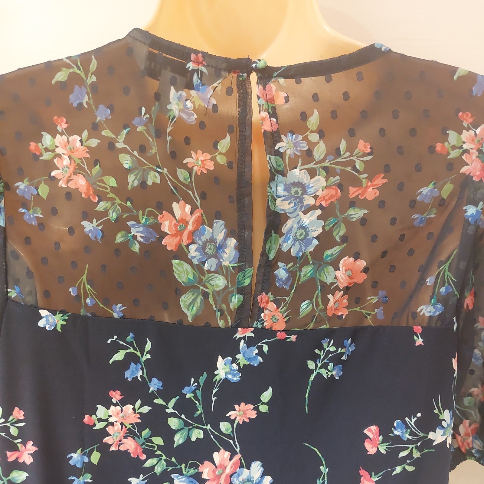 Love & Roses Top Size 10 navy Floral Short Sleeve Blouse Formal Occasion