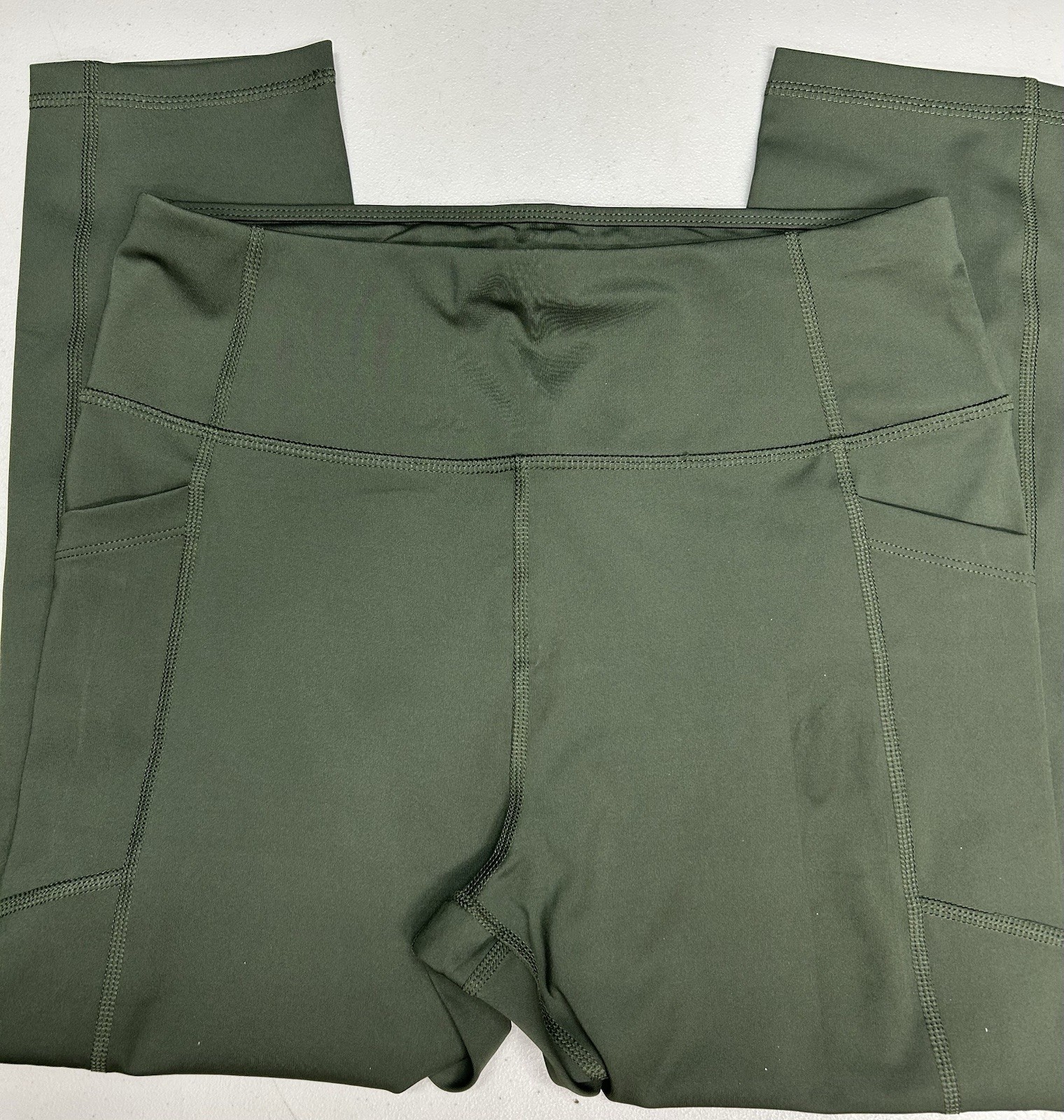 Avia Women’s Solid Green Capri W/side Pocket Size M 8/10 NWT