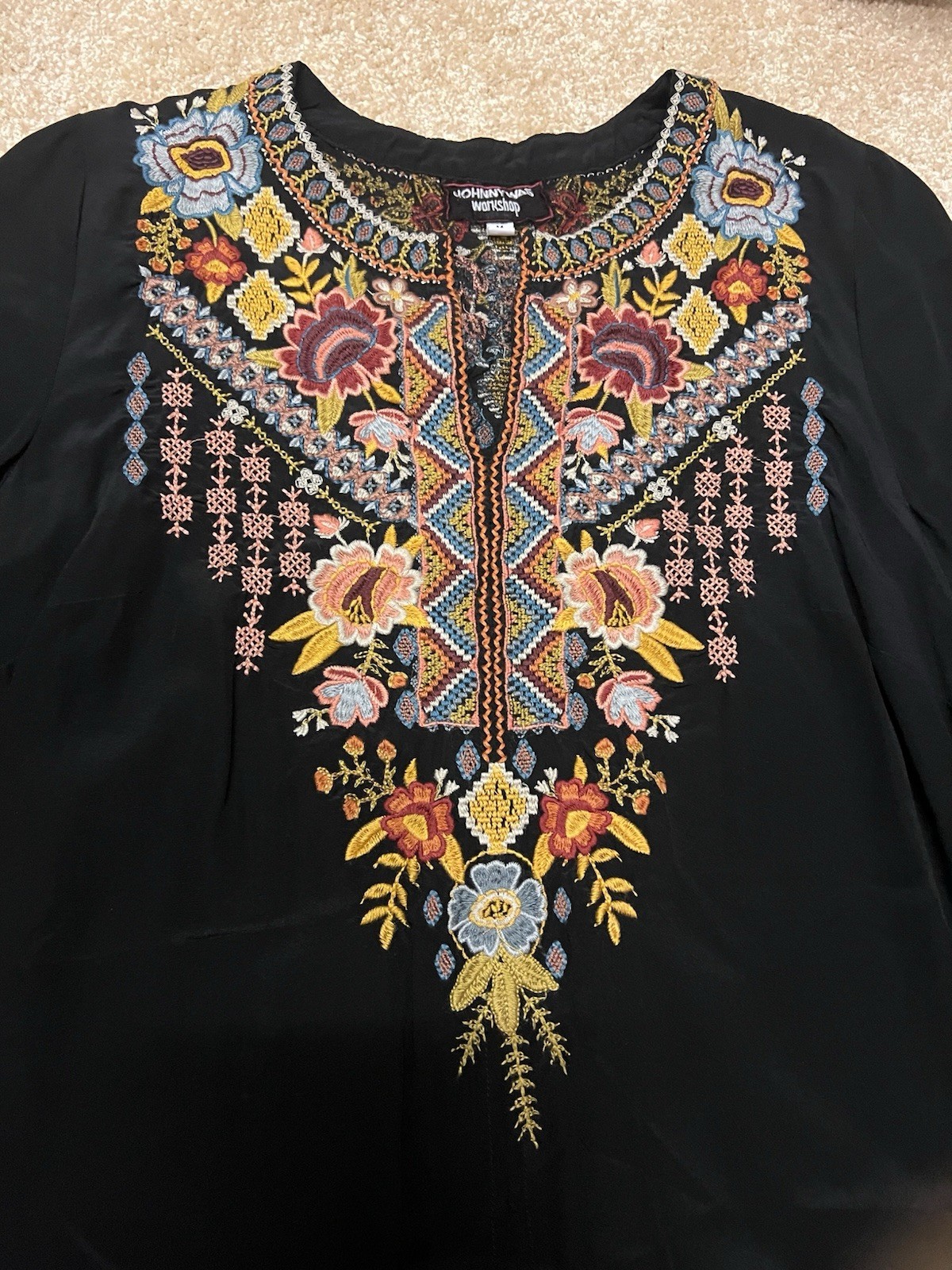 Johnny Was Workshop Black Silk Embroidered Floral Tunic Blouse Women’s M