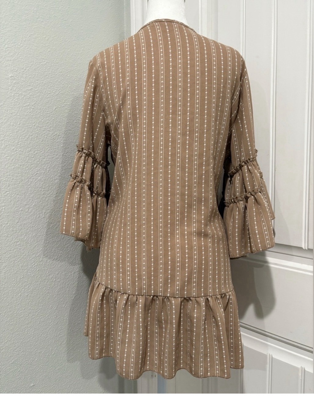 Hailey & Co Brown White Striped Open Front Ruffle Hem Bell 3/4 Sleeve S