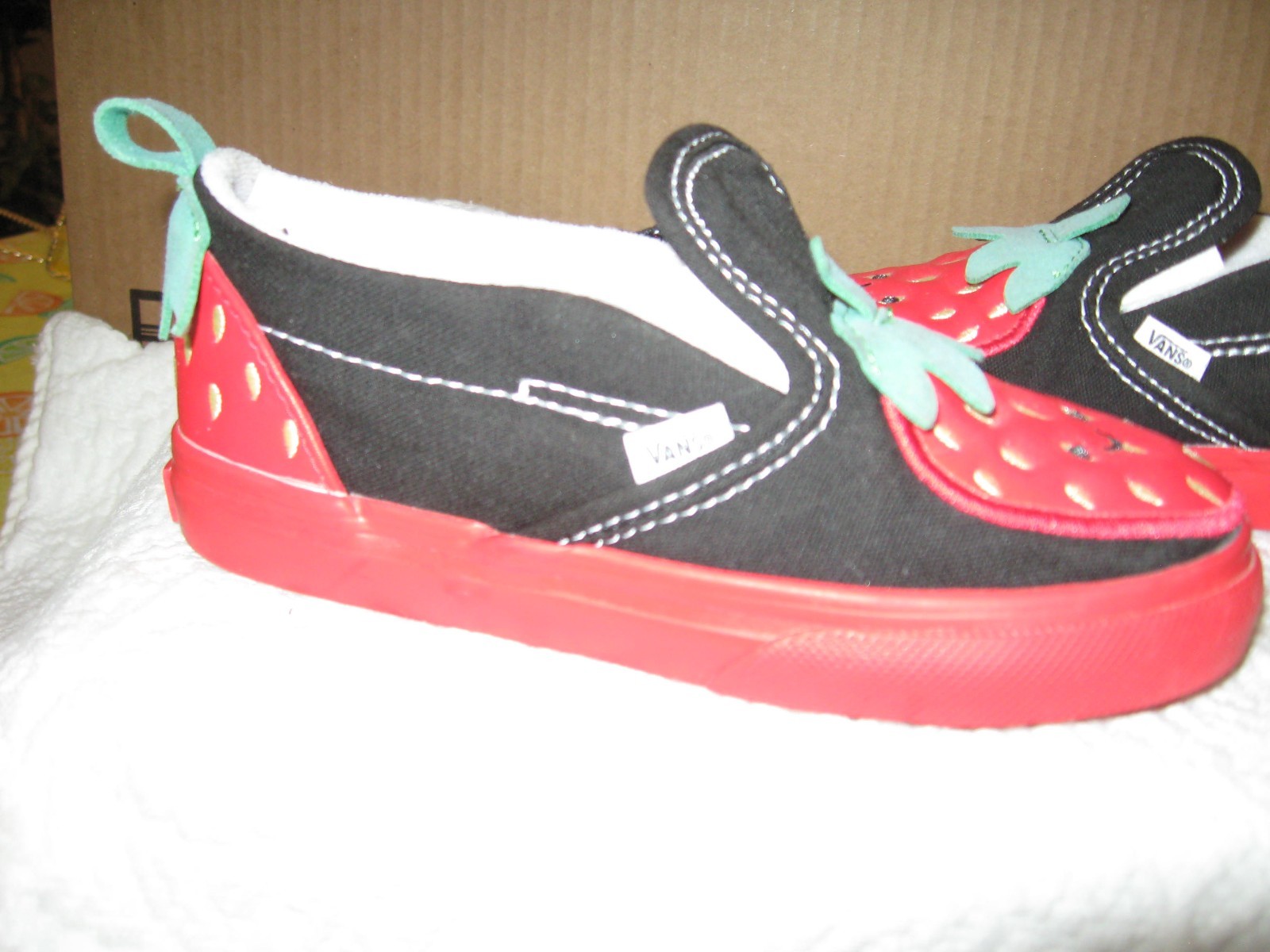 VANS / Kids Toddler Slip-On Shoes Size 10 V Berry Fruit Red/ Black/Green