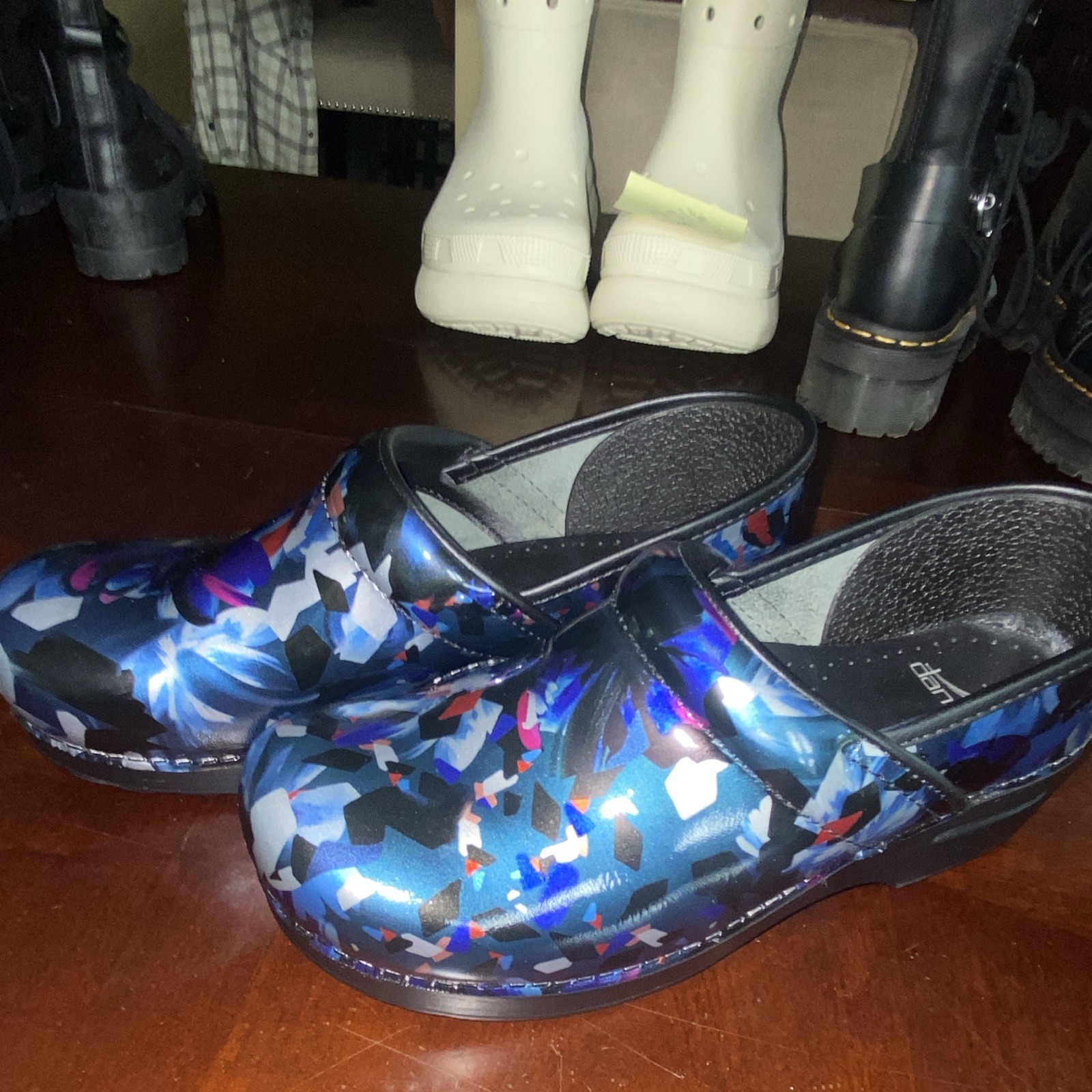 Dansko Professional Women’s Floral Multicolor/Black Patent Leather Clogs Sz 7.5