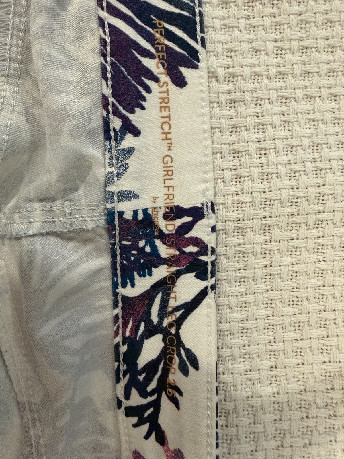 Chicos Pants 2.5 14 Multi Perfect Stretch Girlfriend Capri White Floral