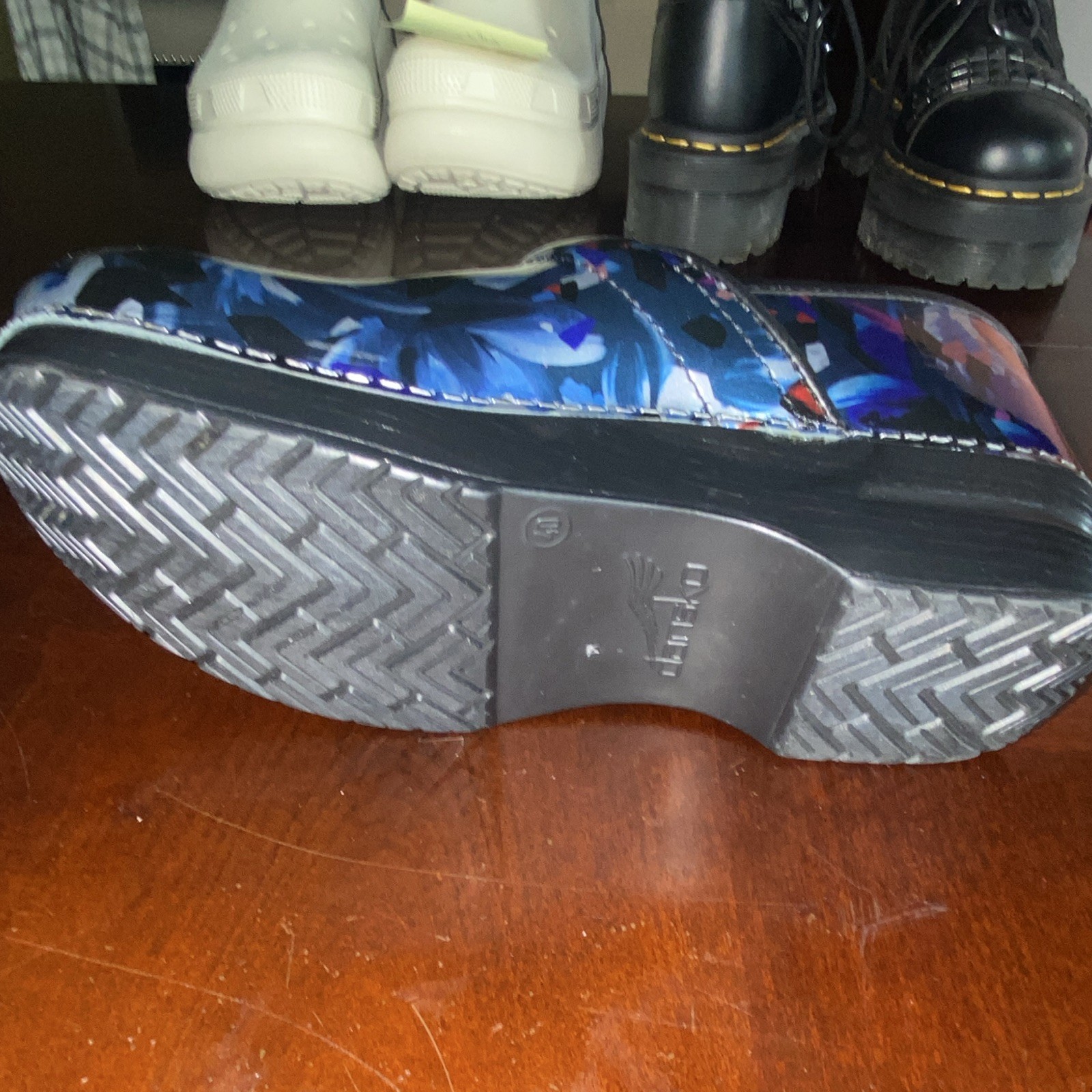 Dansko Professional Women’s Floral Multicolor/Black Patent Leather Clogs Sz 7.5