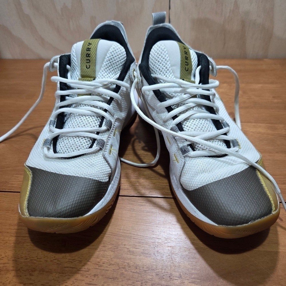 Stephen Curry Under Armour Curry Shoes White Gold Men’s 9 | Charity Listing