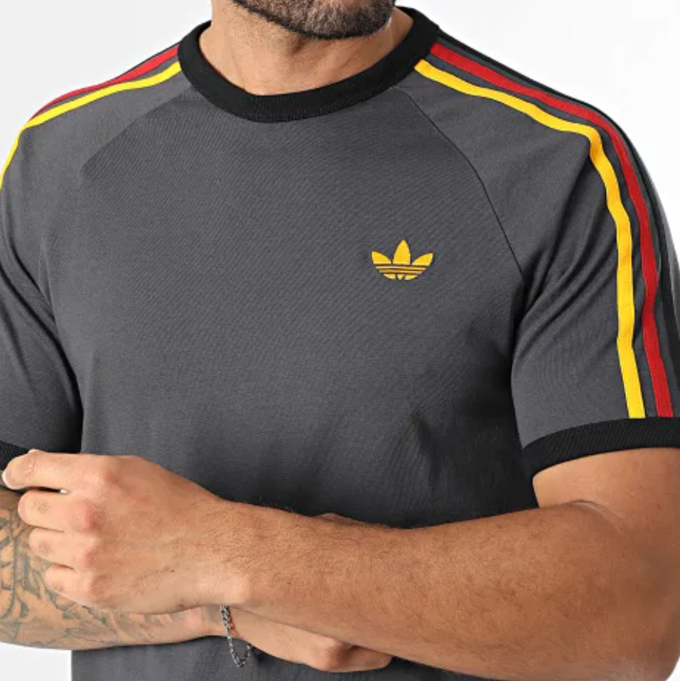 NEW MEN’S ADIDAS ORIGINALS 3-STRIPES CALIFORNIA TEE SHIRT ~SIZE MEDIUM #KC867