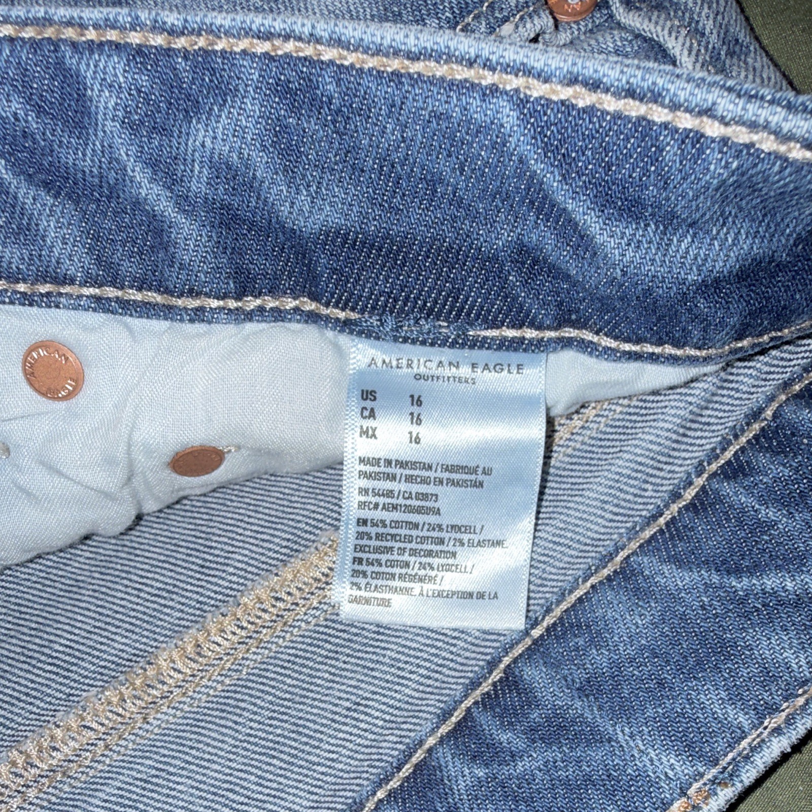 American Eagle Perfect Shortie Women’s 16 Blue Light Wash Mid Rise Denim Shorts