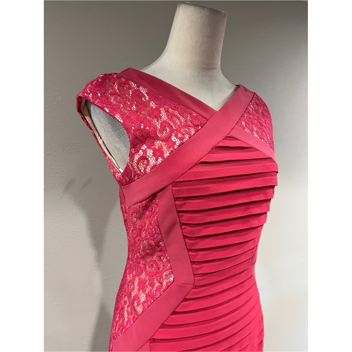 Melrose Fitted Pink Lace-Panel Bodycon Dress size 4