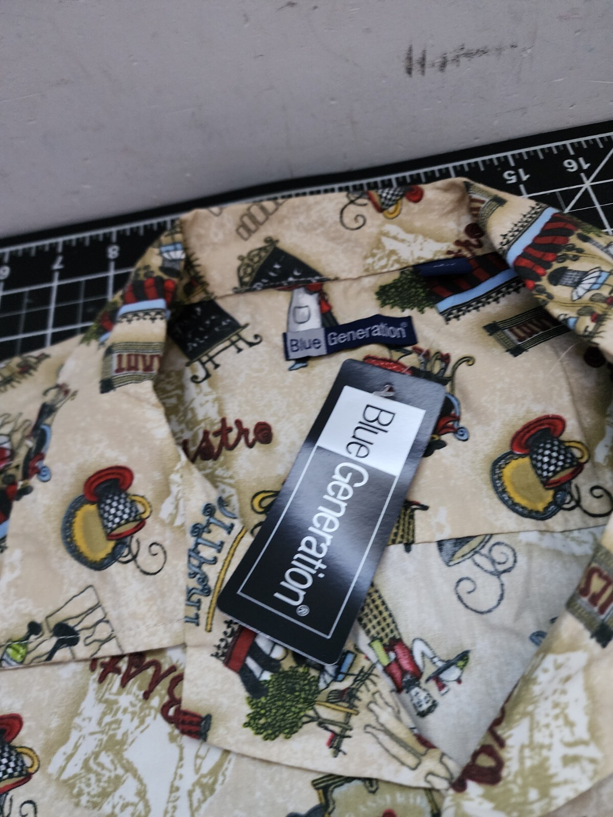 Blue Generation Hawaiian Shirt Mens Size Medium Beige Button Up Bistro Print NWT